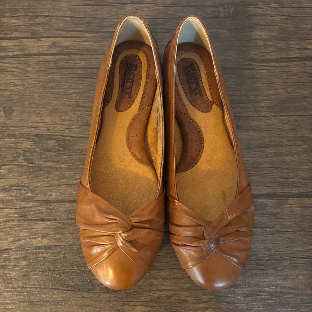 Born women’s flats shoes size 9.5